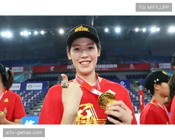 李盈莹又开始“买买买”，队里没人敢跟她抢快递箱了！