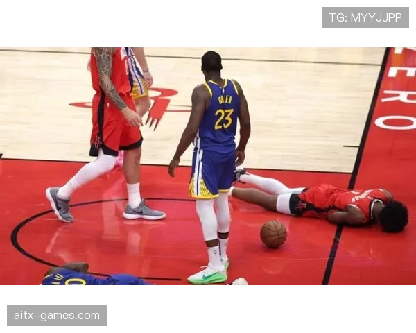 阿门·汤普森挡拆为格林制造空位，较新秀期效率更稳